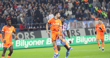 Avrupa yolunda yara: Trabzonspor, evinde Başakşehir'e 2 puan kaybetti