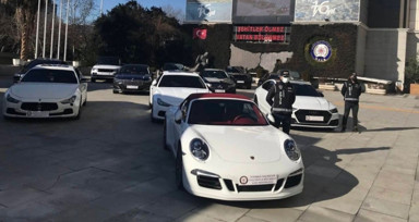 Ticaret Bakanlığı kaçak yollarla Türkiye'ye getirilen 187 milyon lira değerindeki 15 lüks otomobili ele geçirdi