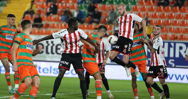 Alanyaspor Samsunspor karşısında 3 puanı 3 golle aldı