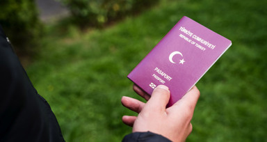 Son Dakika: Yeni kimlik, pasaport, ehliyet fiyatları belli oldu! Karar Resmi Gazete'de yayımlandı