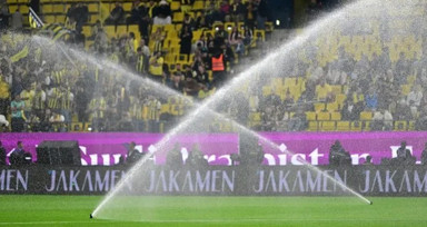 Galatasaray ile Fenerbahçe arasındaki Süper Kupa maçı ertelendi: Kulüpler ve futbolculardan Atatürk paylaşımları