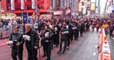 New York Gazze'de ölen binlerce bebek ve çocuk için sessiz yürüyüş yaptı
