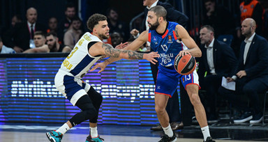 Türk derbisinde Fenerbahçe Beko Anadolu Efes'i yendi
