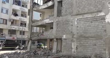 Hatay'da ayakta zor duran 5 katlı bina 'hasarsız' olduğu gerekçesiyle mahkemeye verildi