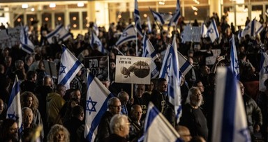 Netanyahu karşıtları Tel Aviv’de erken seçim talebi ile gösteri düzenledi