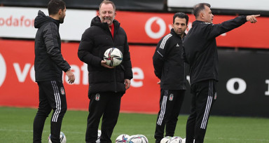 Bitexen Antalyaspor ile teknik direktörlük için anlaşan Serçen Yalçın yarın Antalya'da