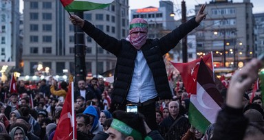 Dünya Galata Köprüsü'ndeki "Şehitlerimize Rahmet, Filistin'e Destek, İsrail'e Lanet" yürüyüşünü konuşuyor: Galata’da ne çok şey kaçırdınız