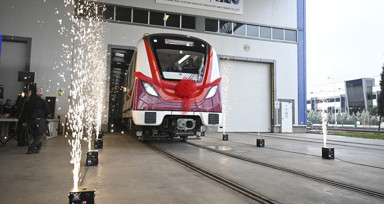 Bakan Uraloğlu müjdeyi verdi! Sürücüsüz yerli tren seti raylara hazır