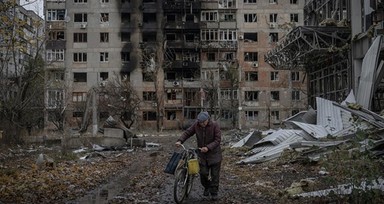 Rus füzesi Kiev'deki askeri hastaneye zarar verdi
