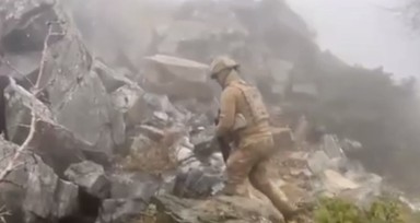 Son Dakika: Bingöl’de teröristlerin 8 katlı mağarası imha edildi
