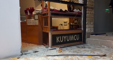 Bursa’da kuyumcu soygunu! 3 dakikada 500 bin lira değerindeki altınları çaldılar