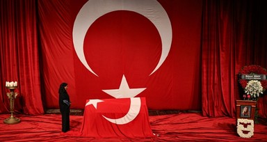 Usta sanatçı Ayla Algan son yolculuğuna uğurlandı