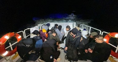 İzmir'in Seferihisar açıklarında 46 düzensiz göçmen yakalandı.