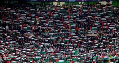 Celtic taraftarları cezalara rağmen Filistin bayrağını Avrupa'da dalgalandırıyor
