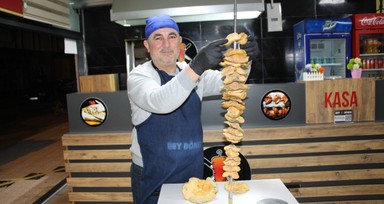 Antalya'da girişimcilik örneği: Döner şişinden tavuğu çıkarıp mantarı taktı! Tadanlar bir daha bırakamadı