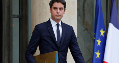 Macron'dan Fransa'ya tarihlerinin ilk eşcinsel Başbakanı! Dünyanın gözü Gabriel Attal'ın üzerinde