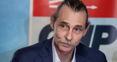 Erdal Beşikçioğlu: Sanatçı insanın kalbine giden yolu bilir