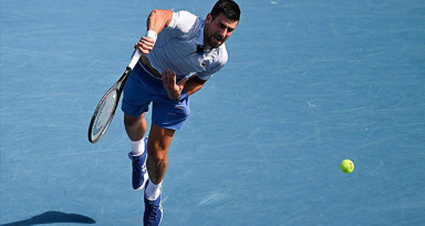 Djokovic Avustralya Açık'ta yarı finale yükseldi