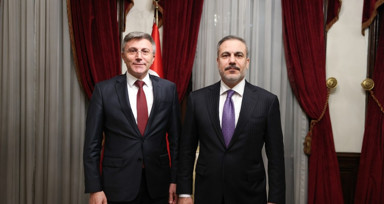 Dışişleri Bakanı Fidan, HÖH Partisi Lideri Mustafa Karadayı ile Sofya'da görüştü