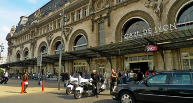 Paris’te tren istasyonunda bıçaklı saldırı: 1’i ağır 3 yaralı
