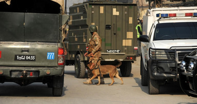 Pakistan'da milletvekili adaylarına yapılan saldırıda 28 kişi öldü