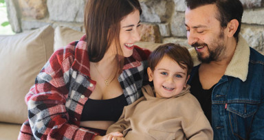 Hazal Kaya ile Ali Atay kızları Leyla Süreyya'nın yüzünü ilk kez gösterdi