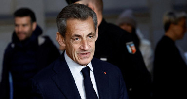 Fransa'da eski Cumhurbaşkanı Sarkozy için 1 yıl hapis cezası