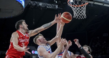 A Milli Erkek Basketbol Takımı, İzlanda'yı 76-75 yendi