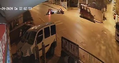 Kuşadası'nda motosikletlerin kafaya kafaya çarpıştığı anlar kamerada