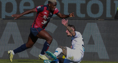 Napoli, Cagliari karşısında son dakikada yıkıldı