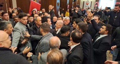 Zafer Partililer birbirine girdi, Ümit Özdağ sinirlenerek ayırdı
