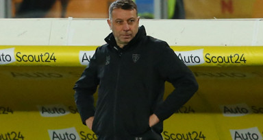 Lecce rakip futbolcuyla kafa atan Roberto D'Aversa'yı kovdu