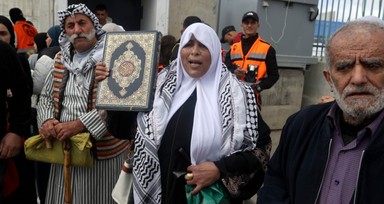 İsrail Ramazan ayının ilk cuma namazında Mescid-i Aksa'da kısıtlamalar getirdi
