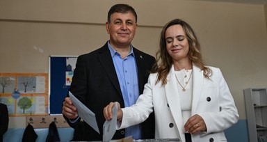 CHP'nin İzmir Büyükşehir Belediye Başkan adayı Cemil tugay da oyunu kullandı