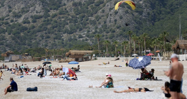 Muğla'da oy kullanan seçmenler kendini denize attı