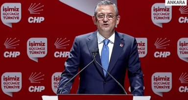 Son Dakika: Özgür Özel açıklamalarda bulundu "CHP başının üzerindeki görünmez yüzde 25 tavanını kırmıştır"