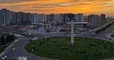 Türkiye'nin en büyük mahallesinde muhtarlık seçimi heyecanlı geçti