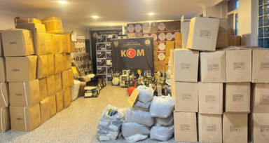 İzmir'de 10 milyon 833 bin makaron ele geçirildi