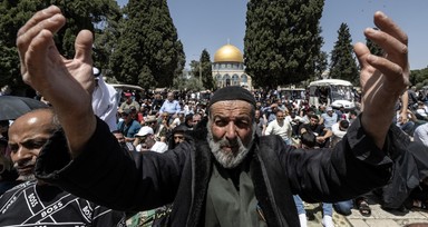 Mescid-i Aksa'da Ramazan'ın son cuması! 120 bin müslüman birlikte namaz kıldı