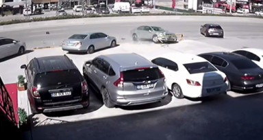 Ankara'da otomobilin çarptığı motosikletli ağır yaralandı