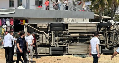 Antalya'da bayram günü korkunç kaza! Çok sayıda yaralı var