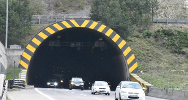 Bayram tatilinden dönüş trafiği başladı! İşte yoğunluk yaşanan noktalar