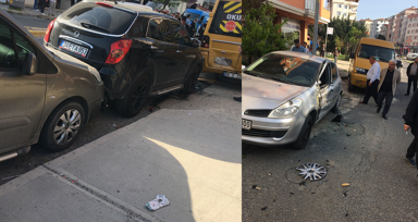 El frenini çekmeyi unutunca 3 araca çarptı