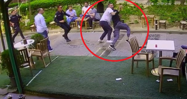 Bursa'da esnaf polisten kaçan şüpheliyi enseledi: Büyütecek bir şey yok