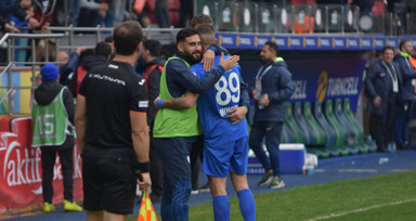 Rizespor, sahasında Antalyaspor'u farkla yendi