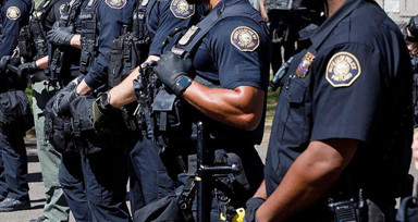 Şemsiye hırsızı önce güvenlik kamerasına sonra polise yakalandı