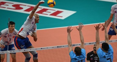 Efeler Ligi'nde Fenerbahçe'yi yenen Halkbank şampiyon oldu
