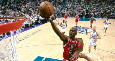 Ticaret Bakanlığı NBA efsanesi Michael Jordan'ın imzaladığı 3 çift ayakkabıyı 5 milyon liraya satışa çıkardı