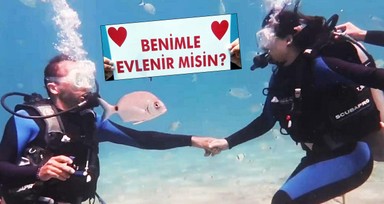 Muğla'da denizin derinliklerinde evlilik teklifi