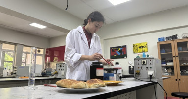 Ortaokul öğrencisi Ayşe Selam Yangın bitki özleriyle ekmeklerin küflenmesini geciktirdi